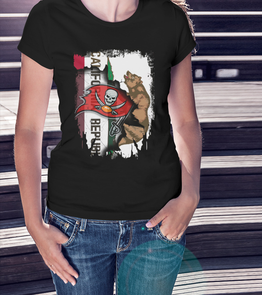 California Republic Bear With Buccaneers Pirate Flag T-Shirt