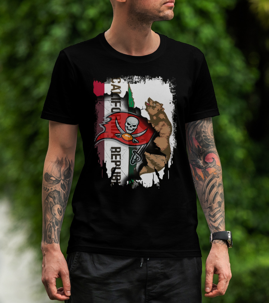 California Republic Bear With Buccaneers Pirate Flag T-Shirt