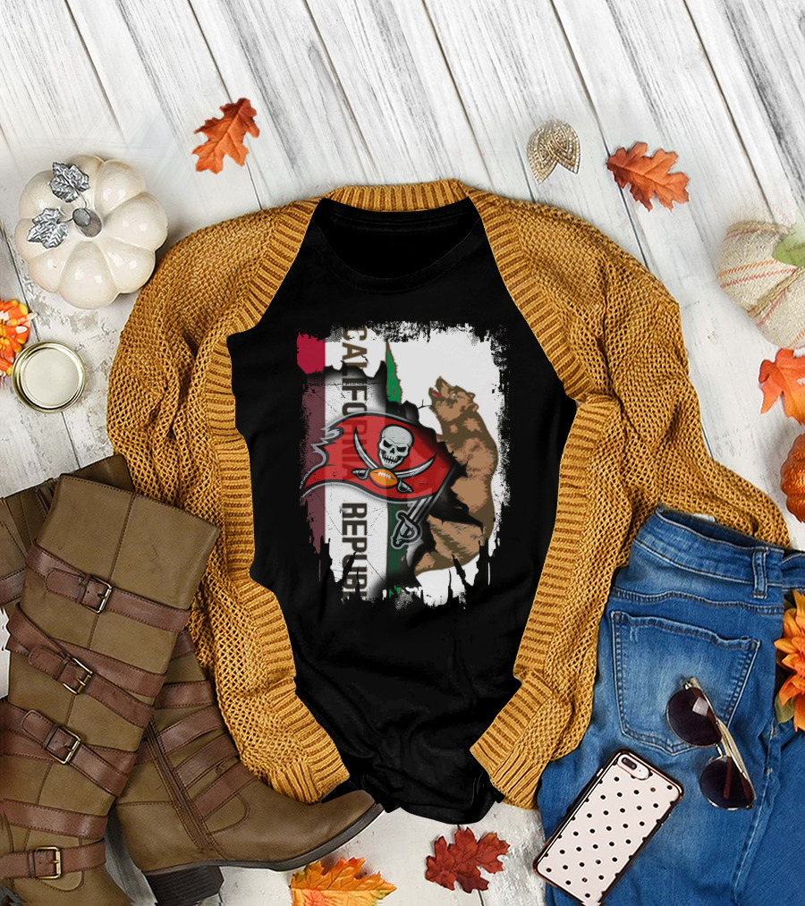 California Republic Bear with Buccaneers Pirate Flag T-Shirt