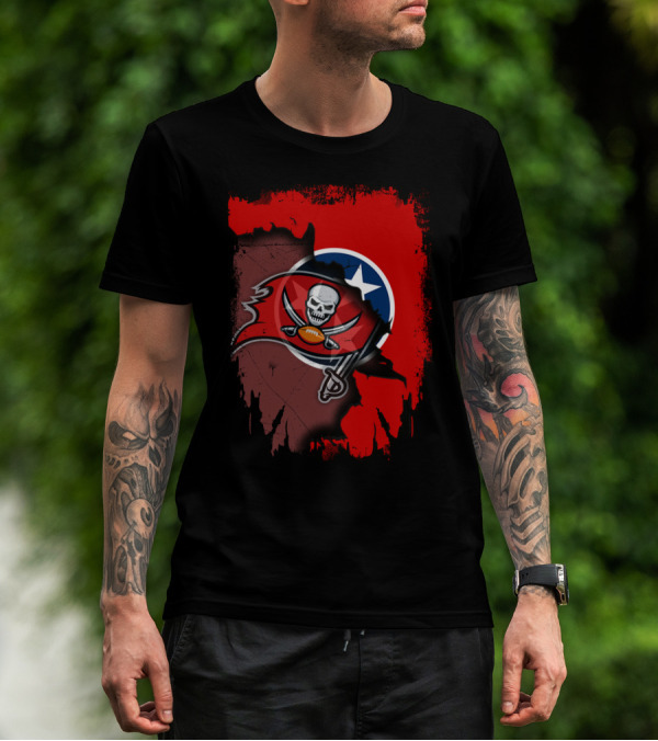 Tennessee State Map With Buccaneers Skull And Swords T-Shirt