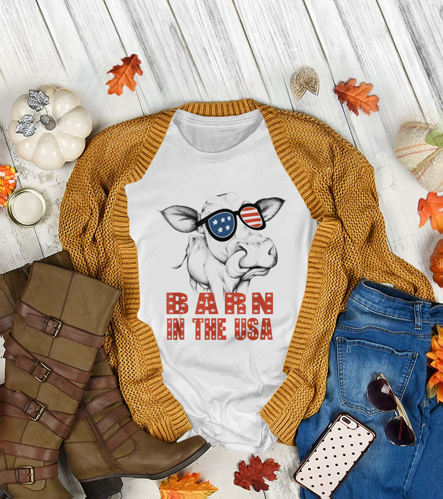 Barn In The USA Patriotic Flag Sunglasses Cow T-Shirt