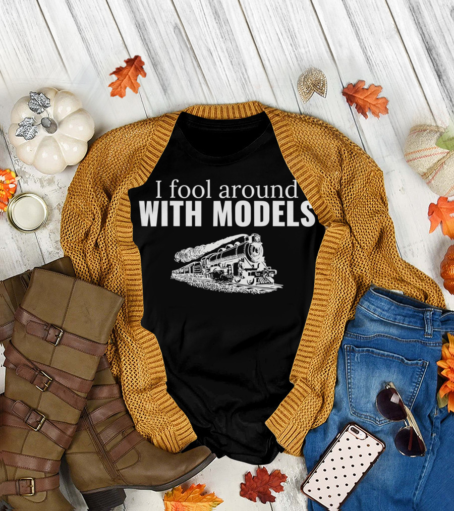 I Fool Around With Models Train Enthusiast Humor T-Shirt