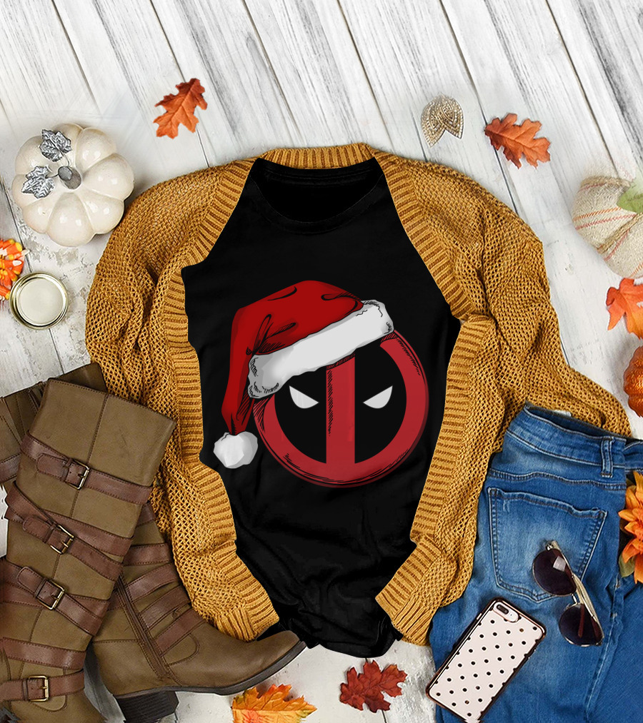 Marvel Deadpool Santa Hat T-Shirt