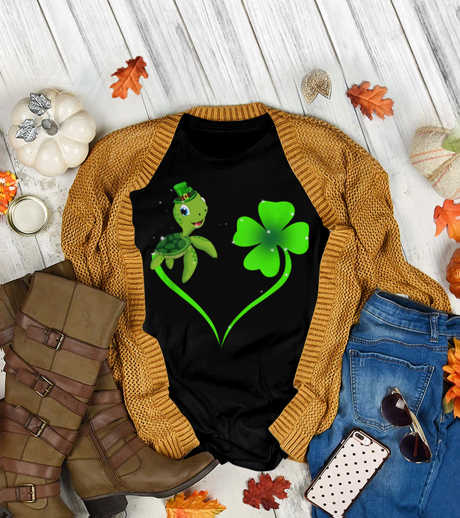 Happy St Patrick's Day Shamrock Turtle with Leprechaun Hat and Green Heart T-Shirt