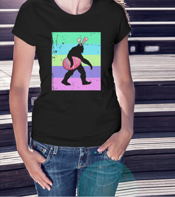 Vintage Bigfoot Easter Bunny Eggs Sasquatch Retro Gradient T-Shirt