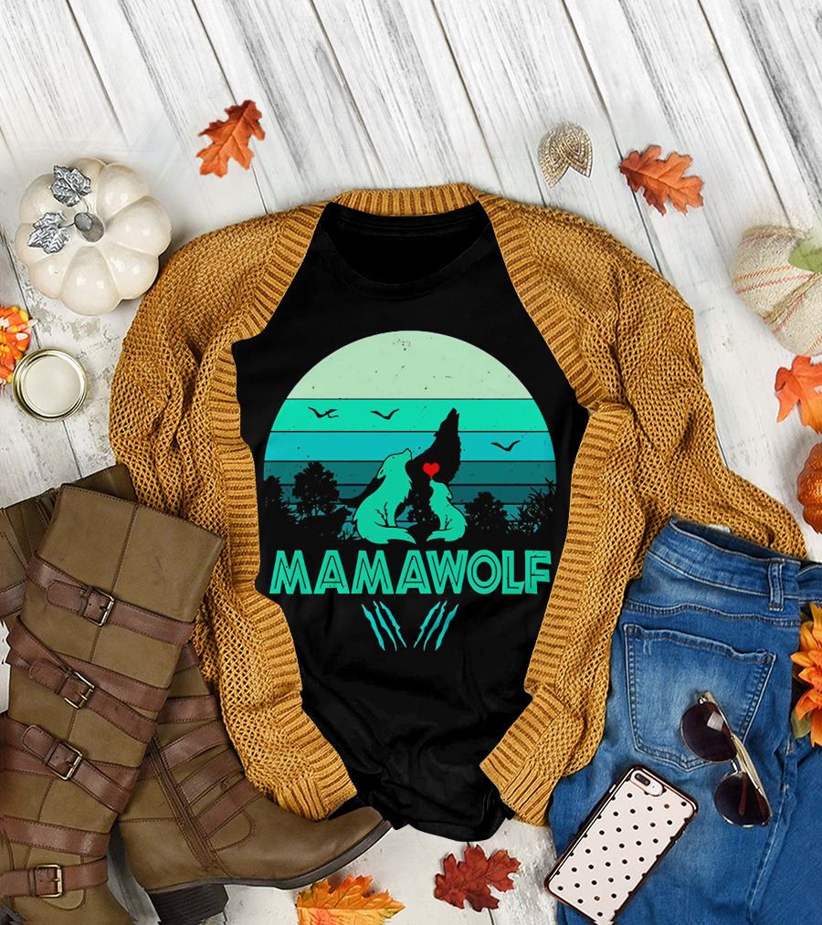 MAMAWOLF Babies Mom Vintage Wolf Heart Moon T-Shirt