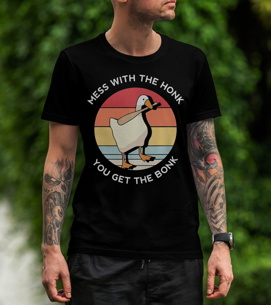 Mess With The Honk You Get The Bonk Goose Retro Vintage Goose With Bat T-Shirt