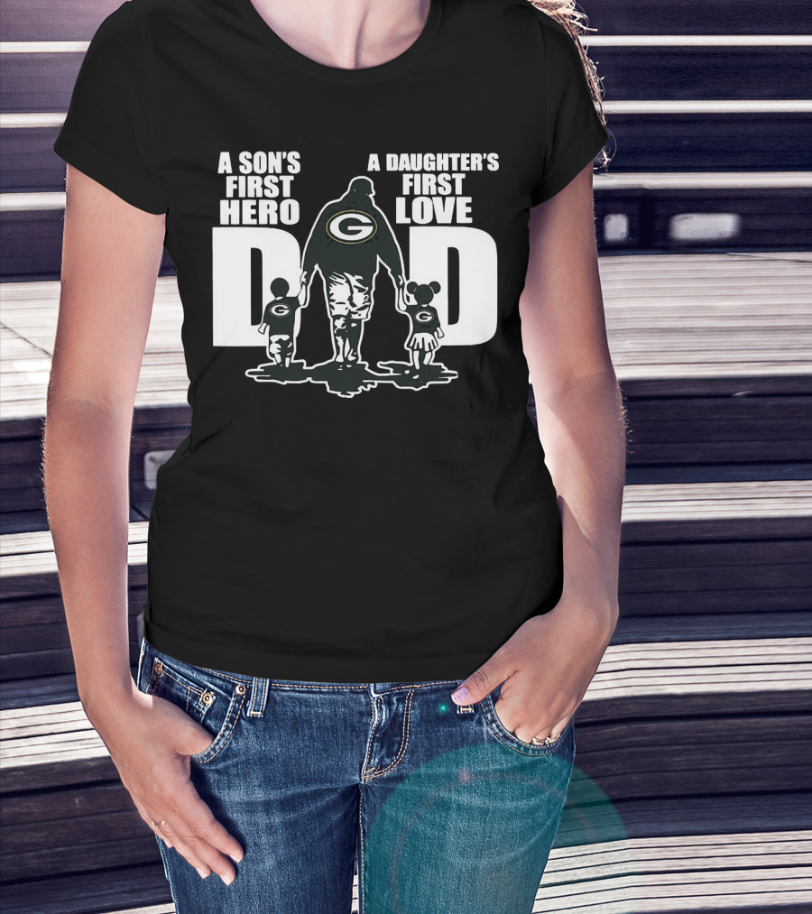 Green Bay Packers Dad A Son’s First Hero A Daughter’s First Love T-Shirt