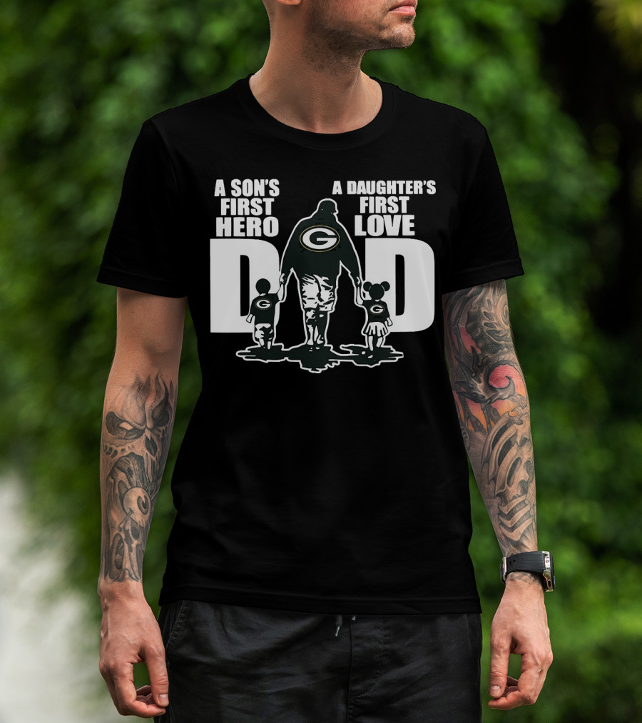 Green Bay Packers Dad A Son’s First Hero A Daughter’s First Love T-Shirt