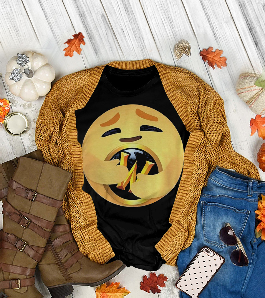 WoW20 Emoticon Hugging World of Warcraft T-Shirt