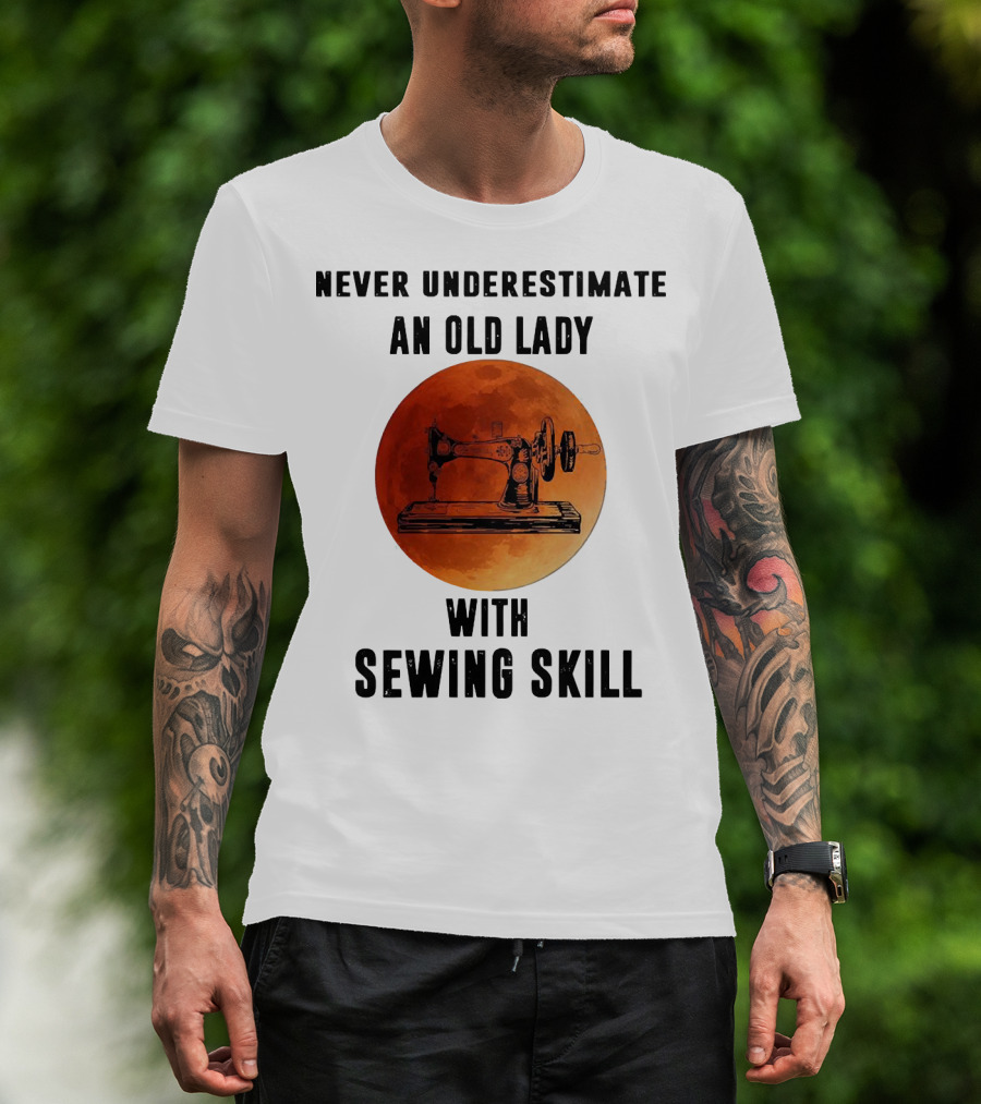 Never Underestimate An Old Lady With Sewing Skill Vintage Sewing Machine Moon Background T-Shirt