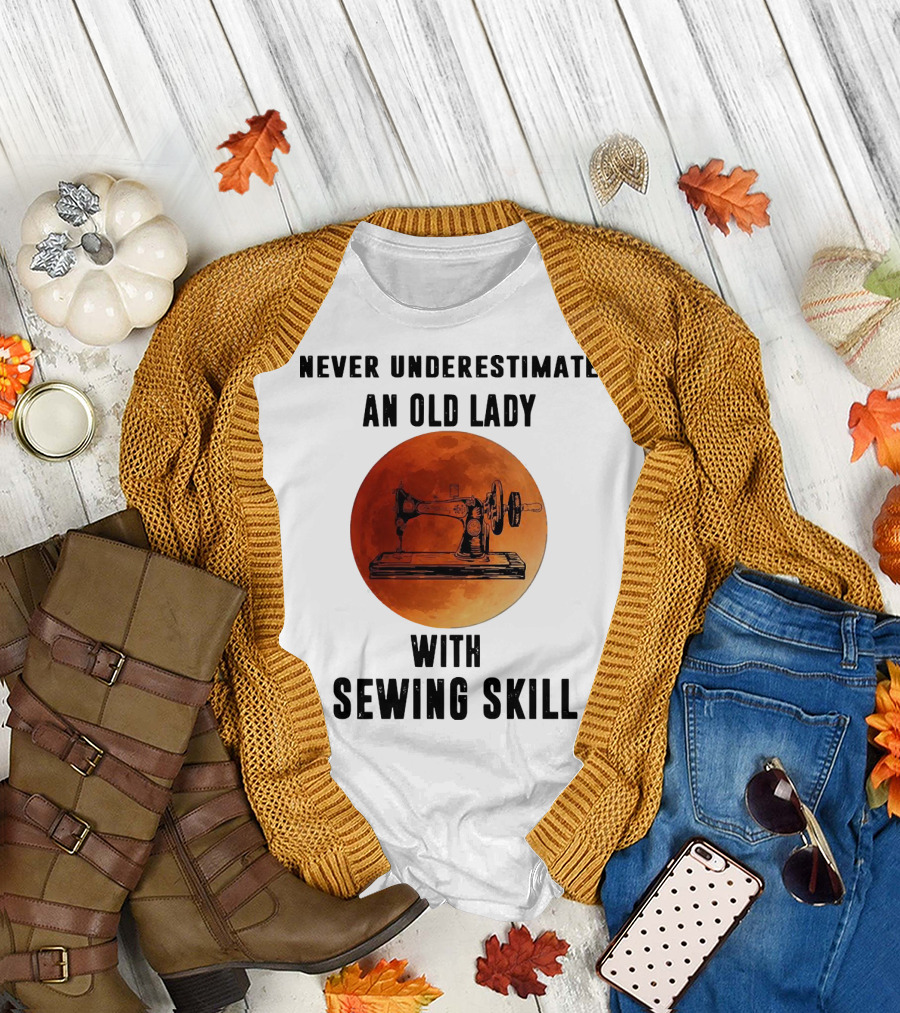 Never Underestimate An Old Lady With Sewing Skill Vintage Sewing Machine Moon Background T-Shirt