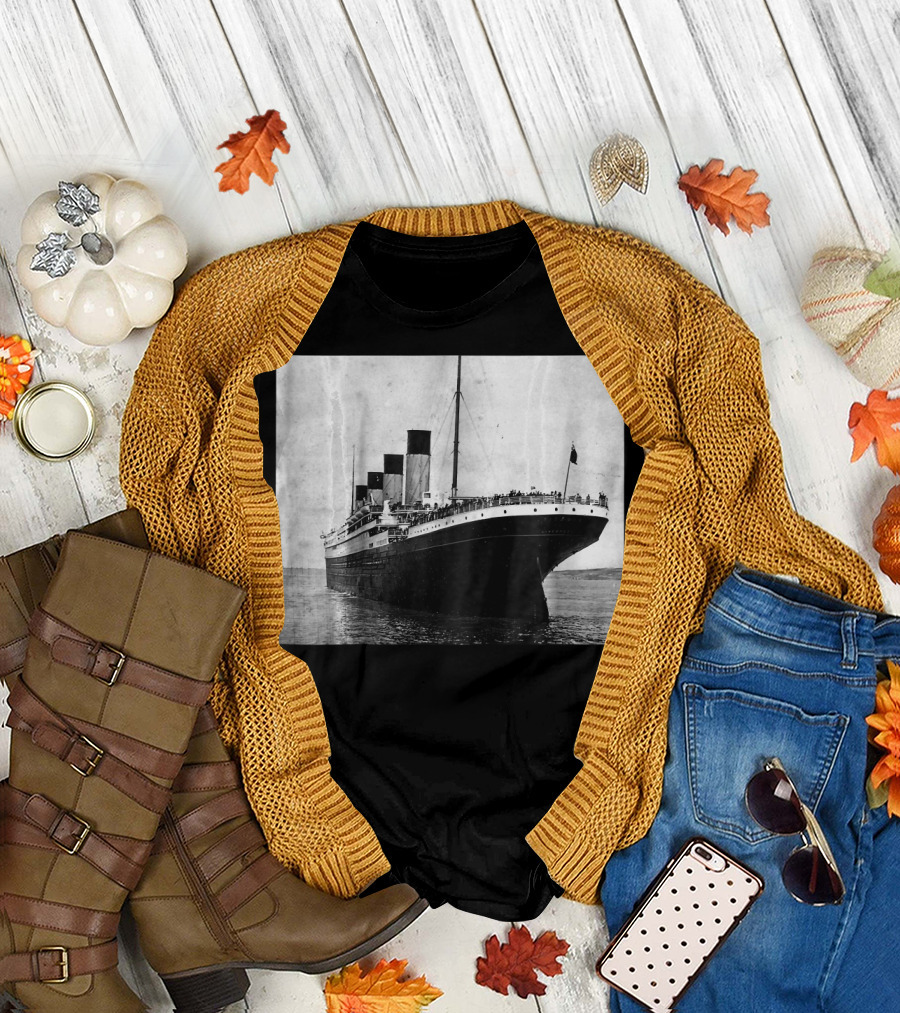Kids The Titanic Setting Sail Iconic Ocean Liner Image T-Shirt