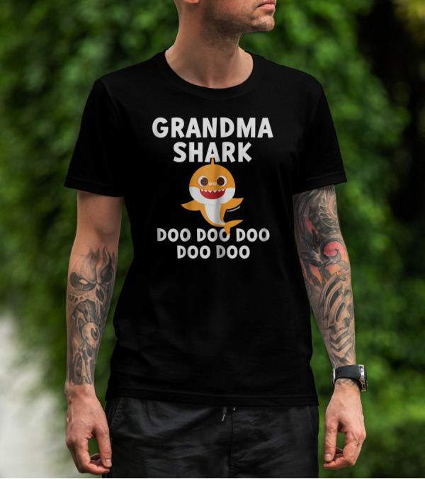 Grandma Shark Doo Doo Doo Doo Pinkfong T-Shirt