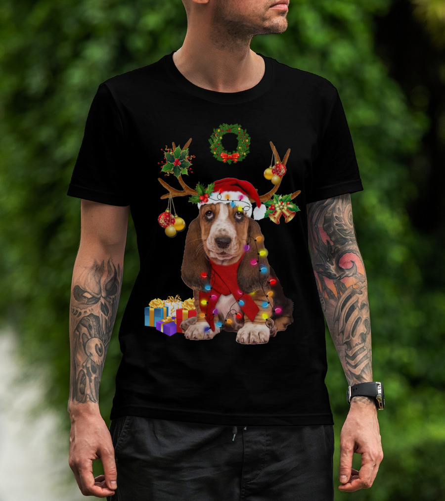 Basset Hound Santa Hat Reindeer Christmas Lights Wreath Holiday Gifts T-Shirt