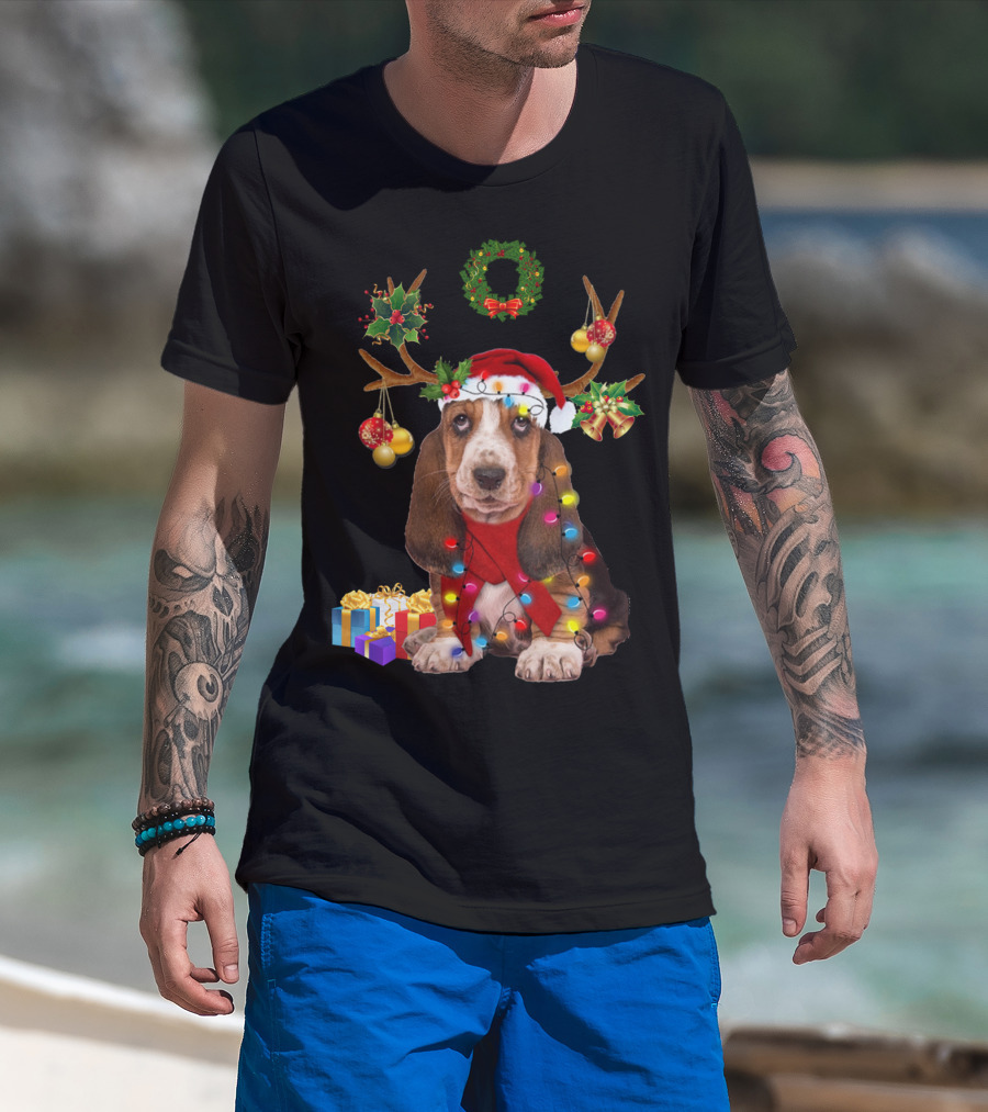 Basset Hound Santa Hat Reindeer Christmas Lights Wreath Holiday Gifts T-Shirt