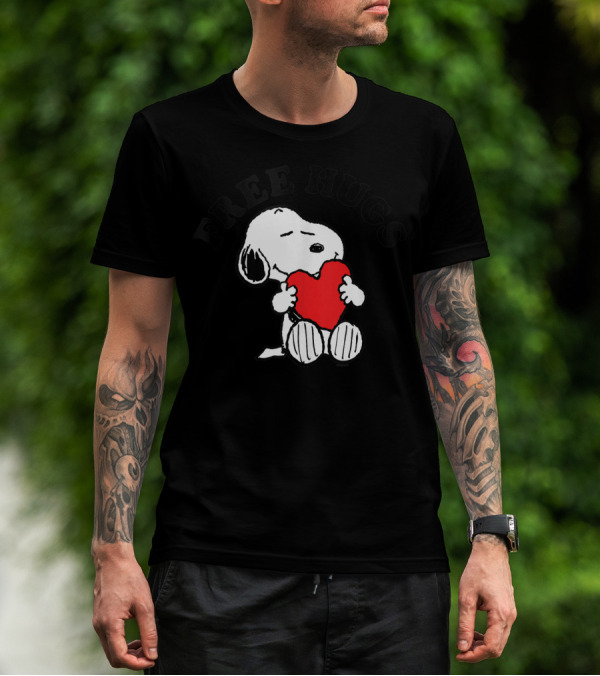 Snoopy Free Hugs Red Heart Peanuts T-Shirt