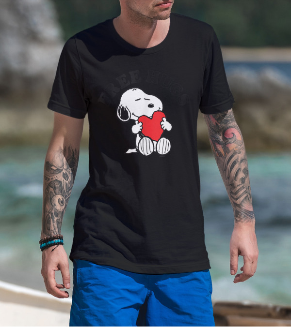 Snoopy Free Hugs Red Heart Peanuts T-Shirt