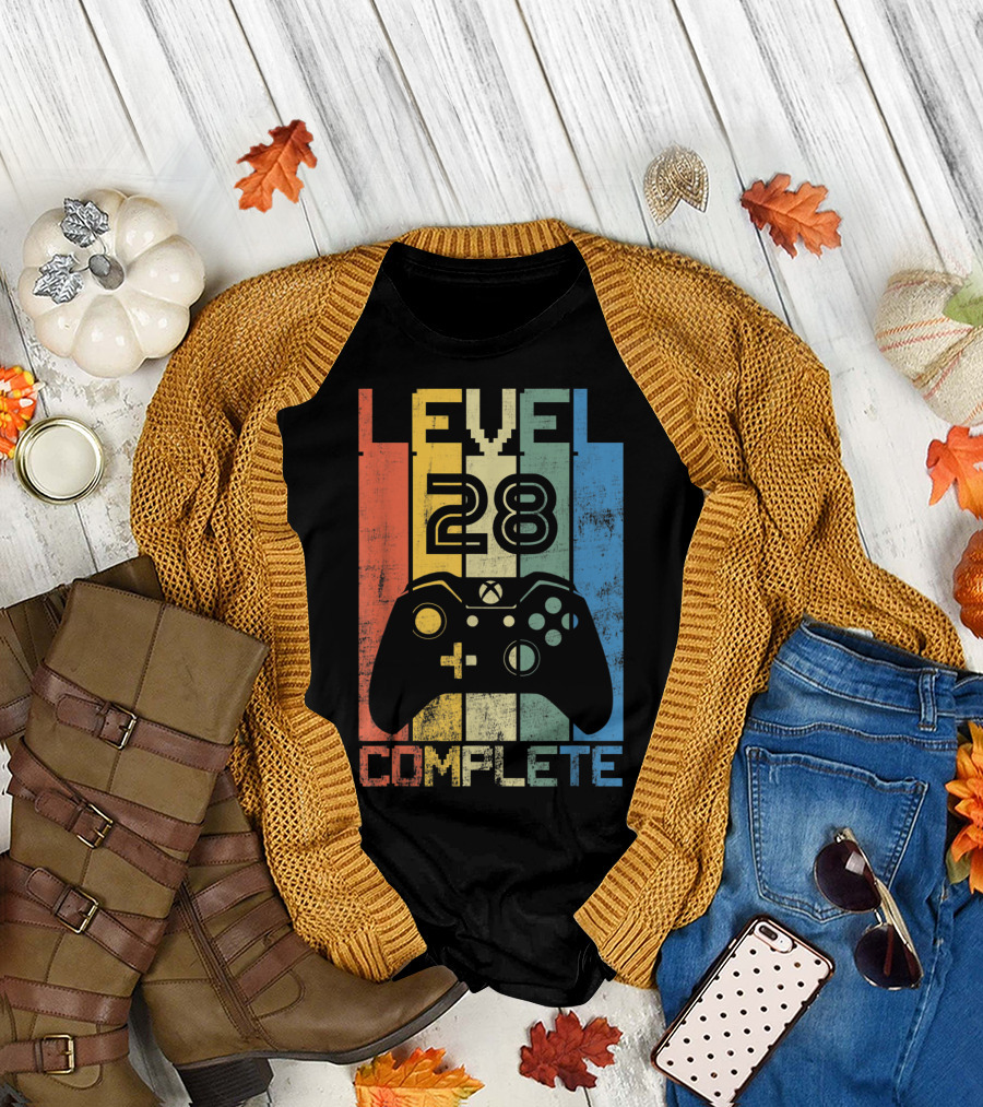 Level 28 Complete Vintage Birthday Retro Gaming Controller 28Th T-Shirt