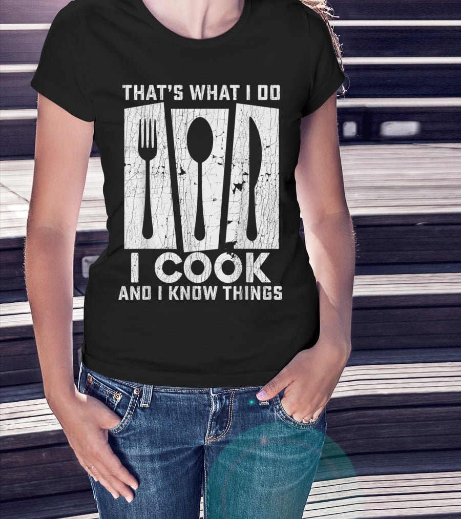 THAT'S WHAT I DO I COOK AND I KNOW THINGS FORK SPOON KNIFE T-Shirt