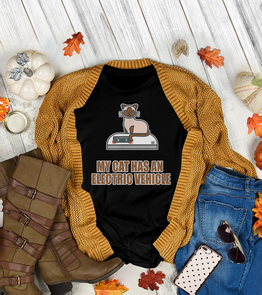 My Cat Has an Electric Vehicle Robot Vacuum T-Shirt