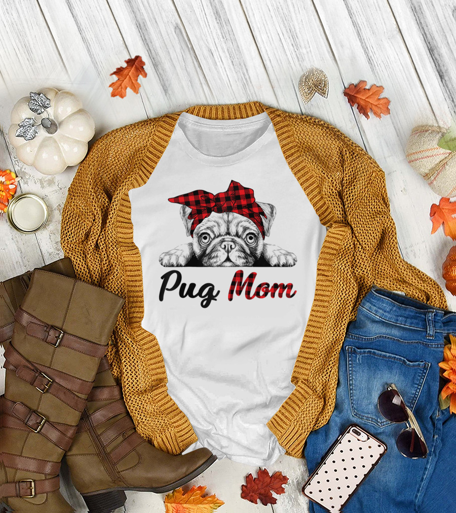 Pug Mom Cute Plaid T-Shirt