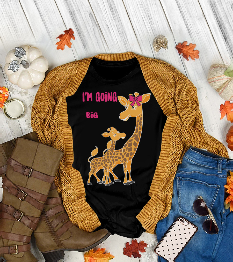 I'm Going to Be a Big Sister with Giraffes and Pink Bow T-Shirt