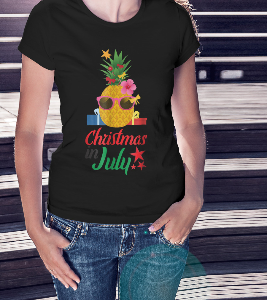 Christmas In July Pineapple Summer With Sunglasses And Gifts T-Shirt