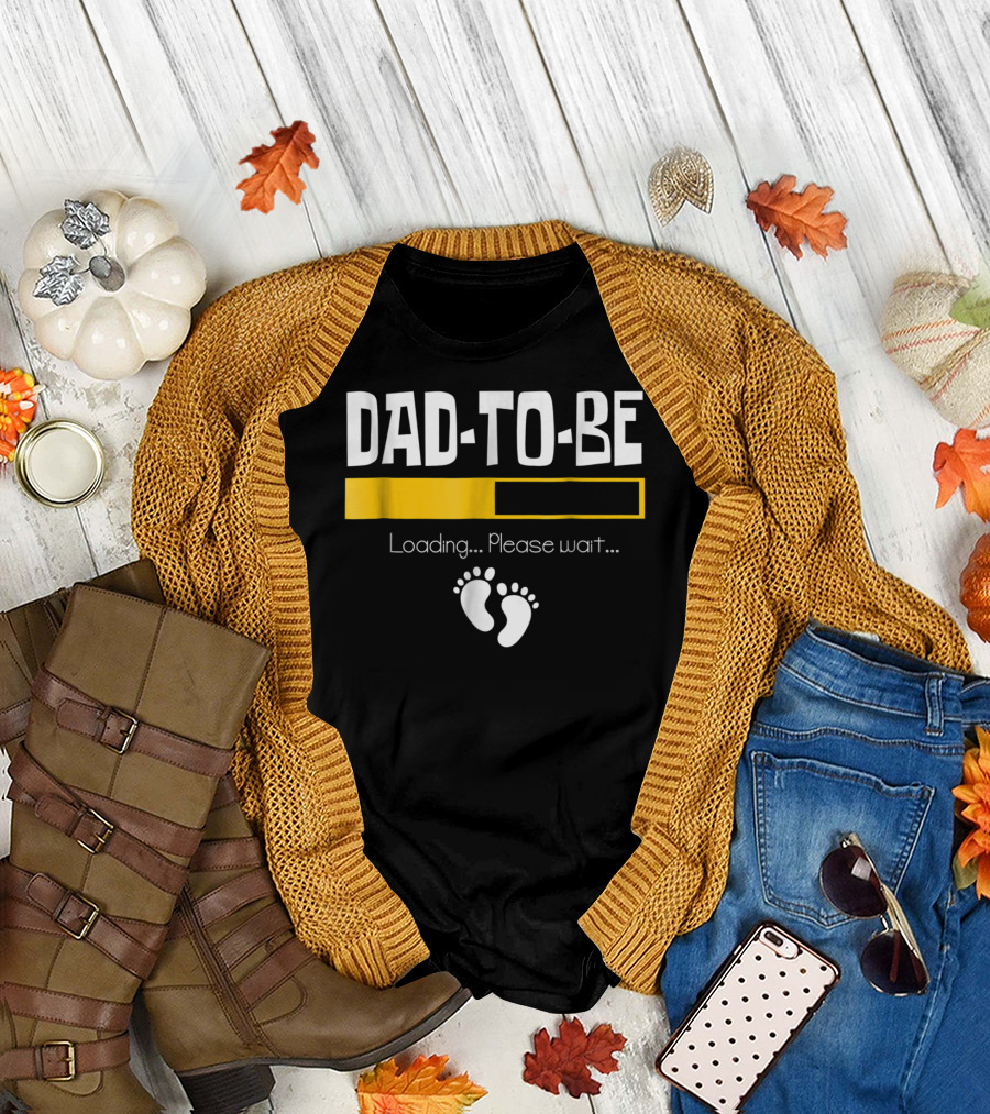 Dad To Be Loading Please Wait with Baby Feet T-Shirt