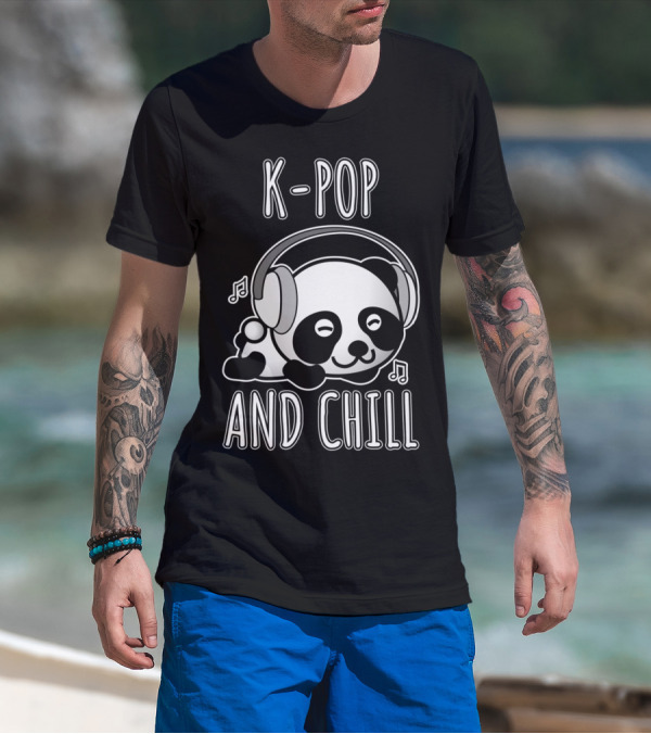 K-Pop And Chill Panda Listening To Music T-Shirt