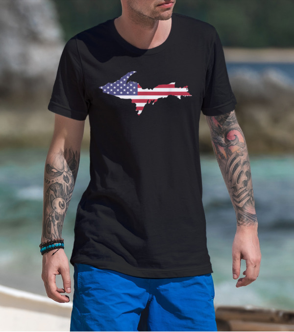 Upper Peninsula Michigan USA Map With American Flag T-Shirt
