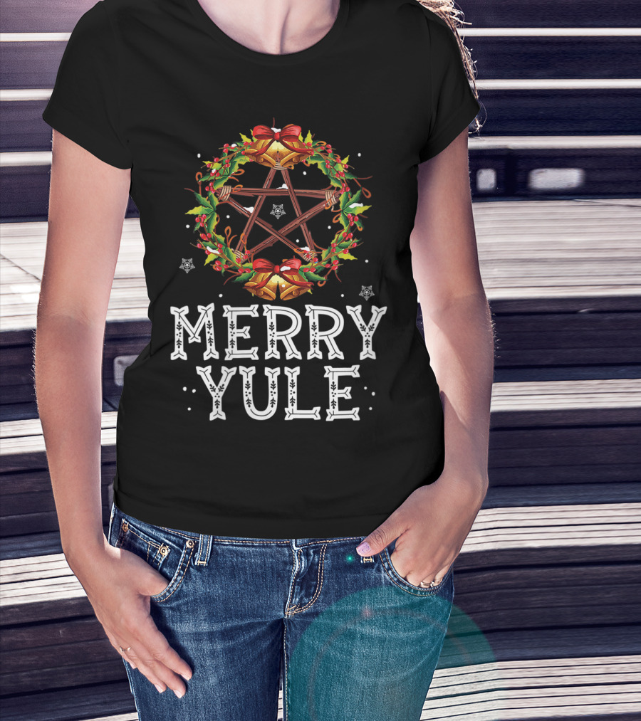 Merry Yule Holly Wreath With Pentagram And Bells T-Shirt