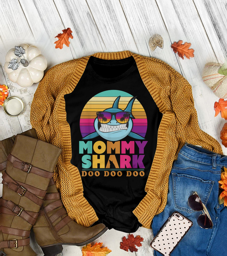 Mommy Shark Doo Doo Doo Retro Sunset with Sunglasses T-Shirt