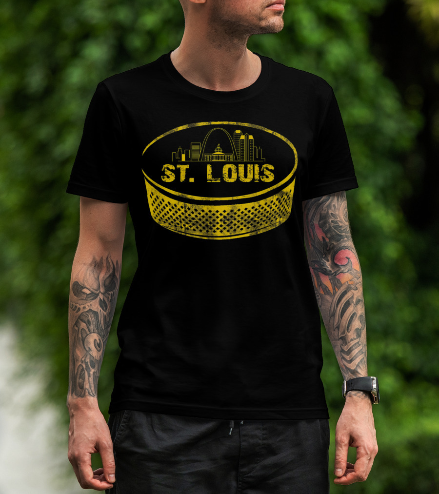 St Louis Missouri Cityscape Hockey Puck Retro T-Shirt