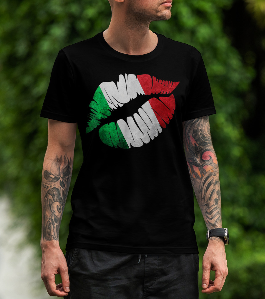 Italy Flag Distressed Patriotic Kiss T-Shirt