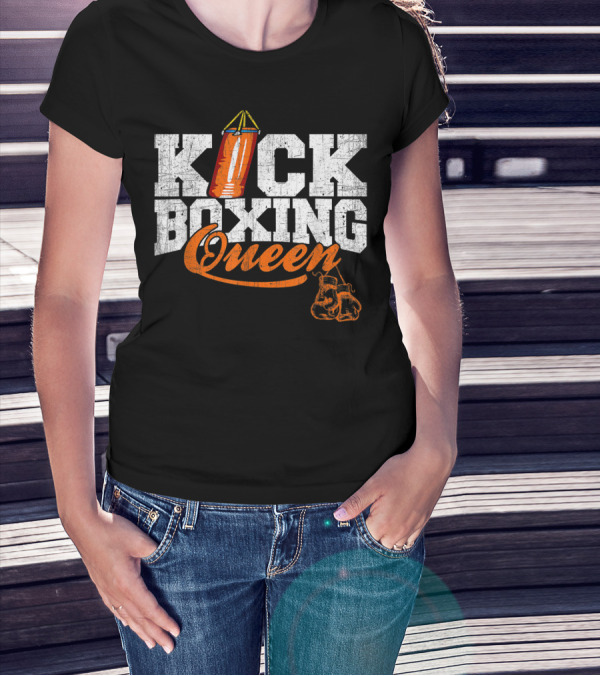 Kickboxing Queen Punching Bag And Boxing Gloves T-Shirt