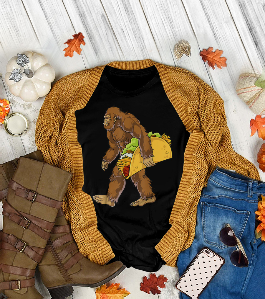 Bigfoot Carrying Taco Cinco De Mayo Novelty T-Shirt