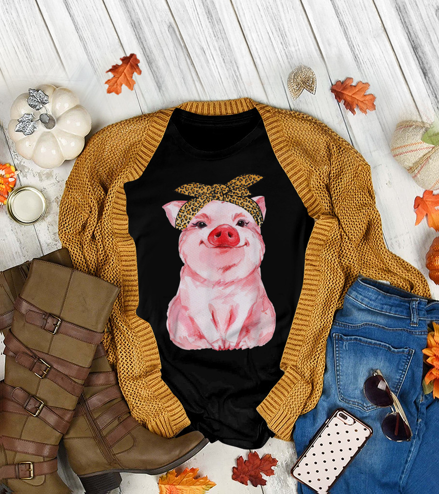 Cute Pig with Leopard Print Bandana Pig Lover's T-Shirt