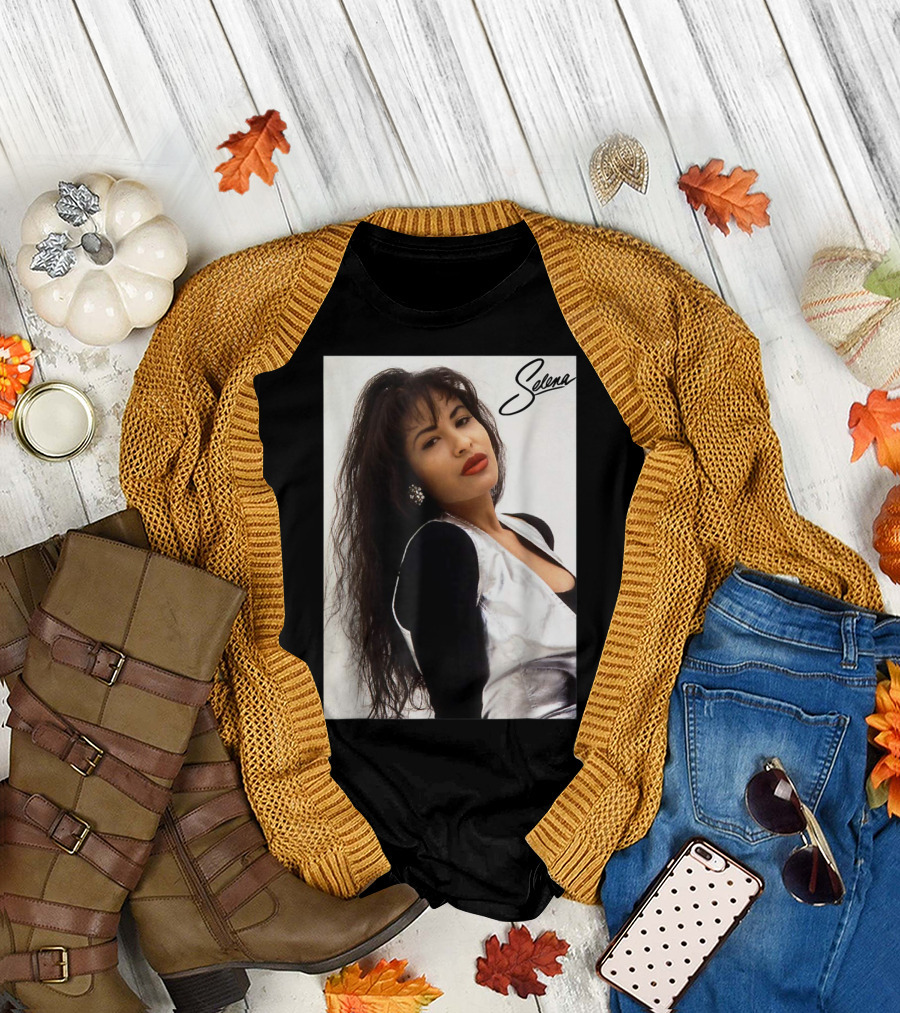 Selena Signature Iconic Vintage 90s Photography T-Shirt