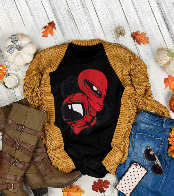 Astronaut And Alien With Planets Retro Style Red T-Shirt