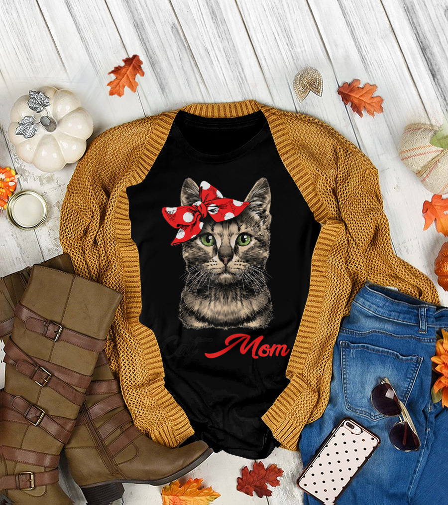 Cat Mom For Cat Lovers With Polka Dot Bow T-Shirt