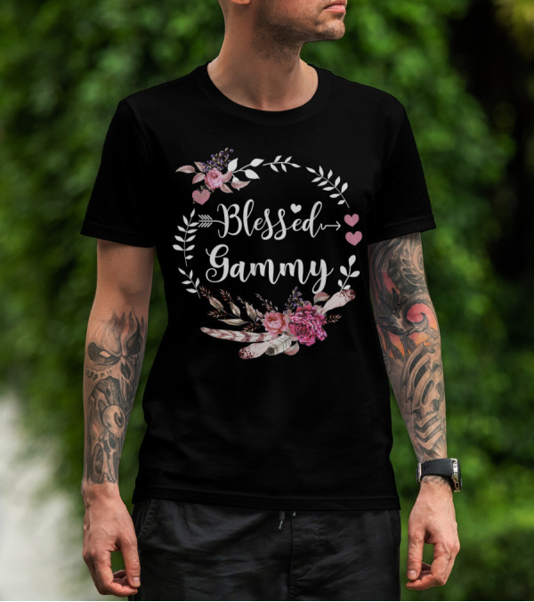 Blessed Gammy Floral Wreath With Pink Hearts And Flowers T-Shirt