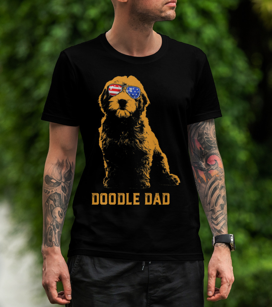 Doodle Dad Men's Goldendoodle With American Flag Sunglasses T-Shirt