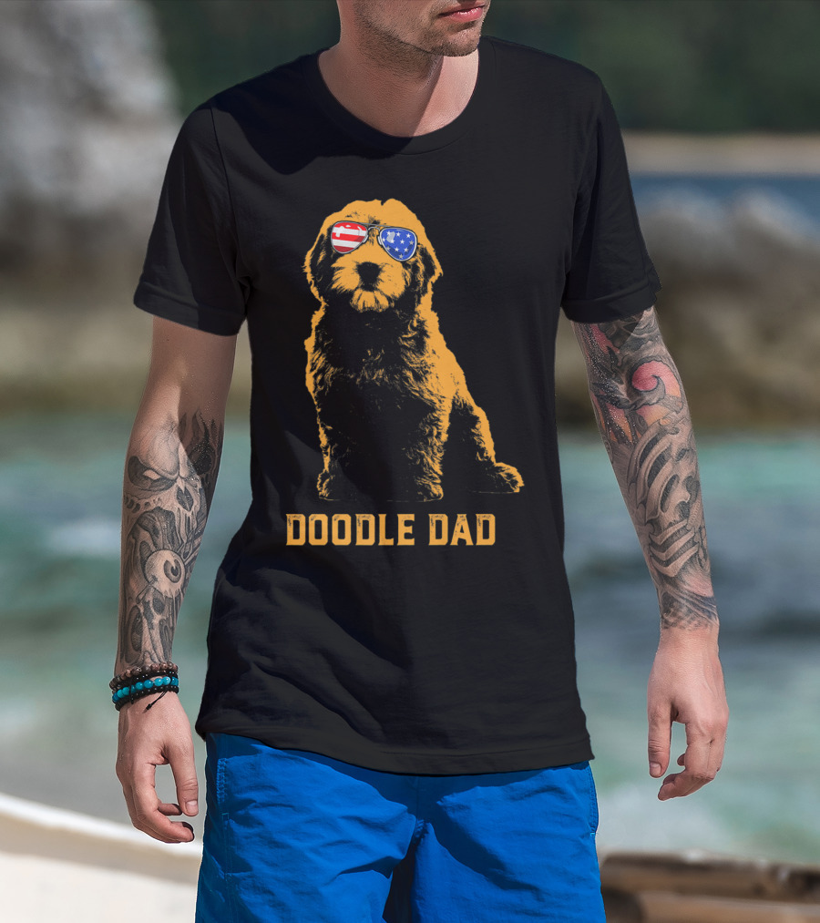 Doodle Dad Men's Goldendoodle With American Flag Sunglasses T-Shirt