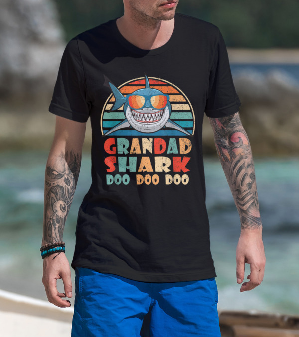 Grandad Shark Doo Doo Doo Vintage Stripes Sunglasses Mens Family Birthday T-Shirt