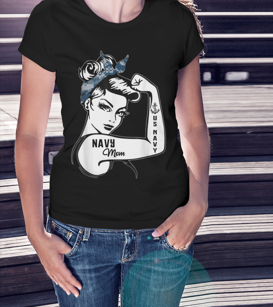 Navy Mom US Navy Strong Memorial Day T-Shirt