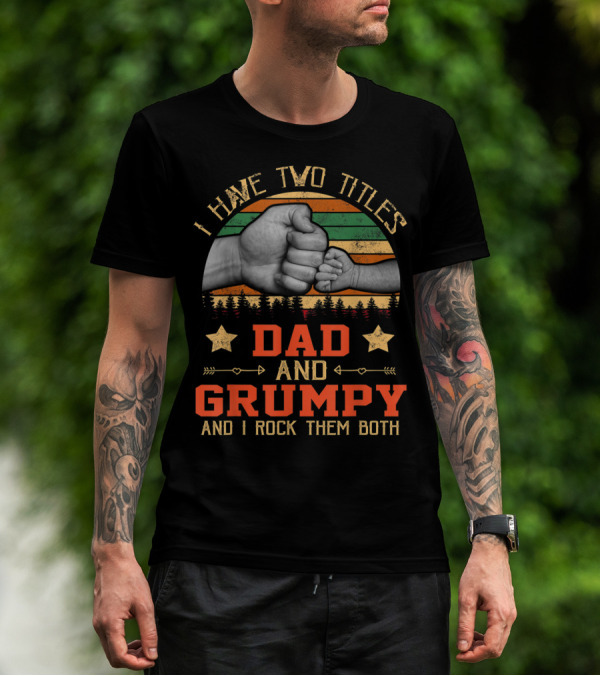 I Have Two Titles Dad And Grumpy Grandpa And I Rock Them Both Fist Bump Retro Vintage Stars T-Shirt