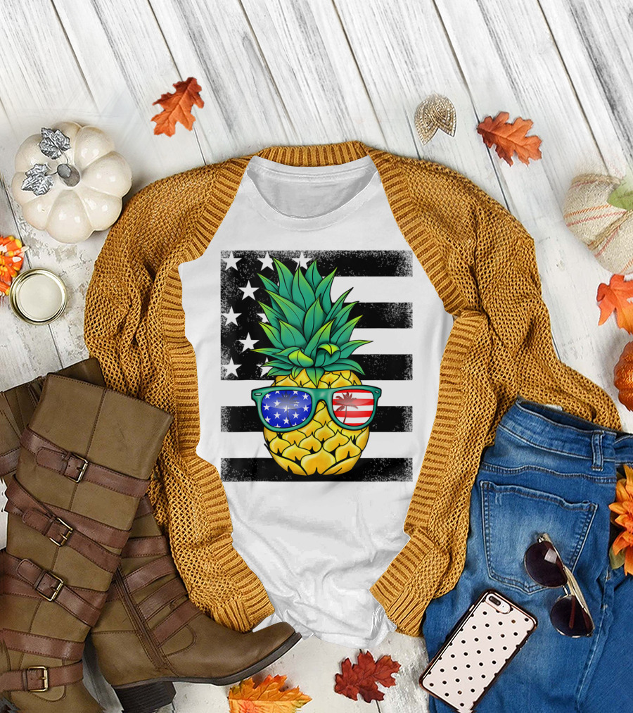 Hawaiian Pineapple with American Flag Sunglasses on Distressed Stars and Stripes Background T-Shirt