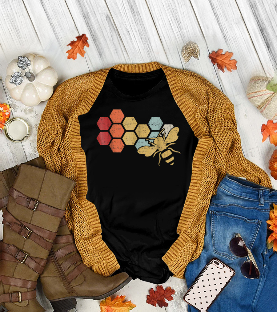 Retro Vintage Honeycomb and Bee Design Beekeeper Beekeeping Honey T-Shirt