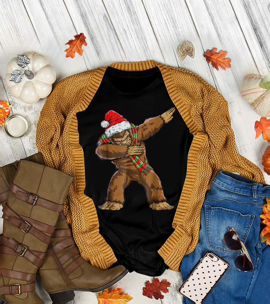 Bigfoot Christmas Dabbing Sasquatch Santa Boys Santa Hat Scarf T-Shirt